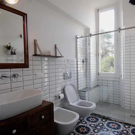 Urban Jungle Guest house *